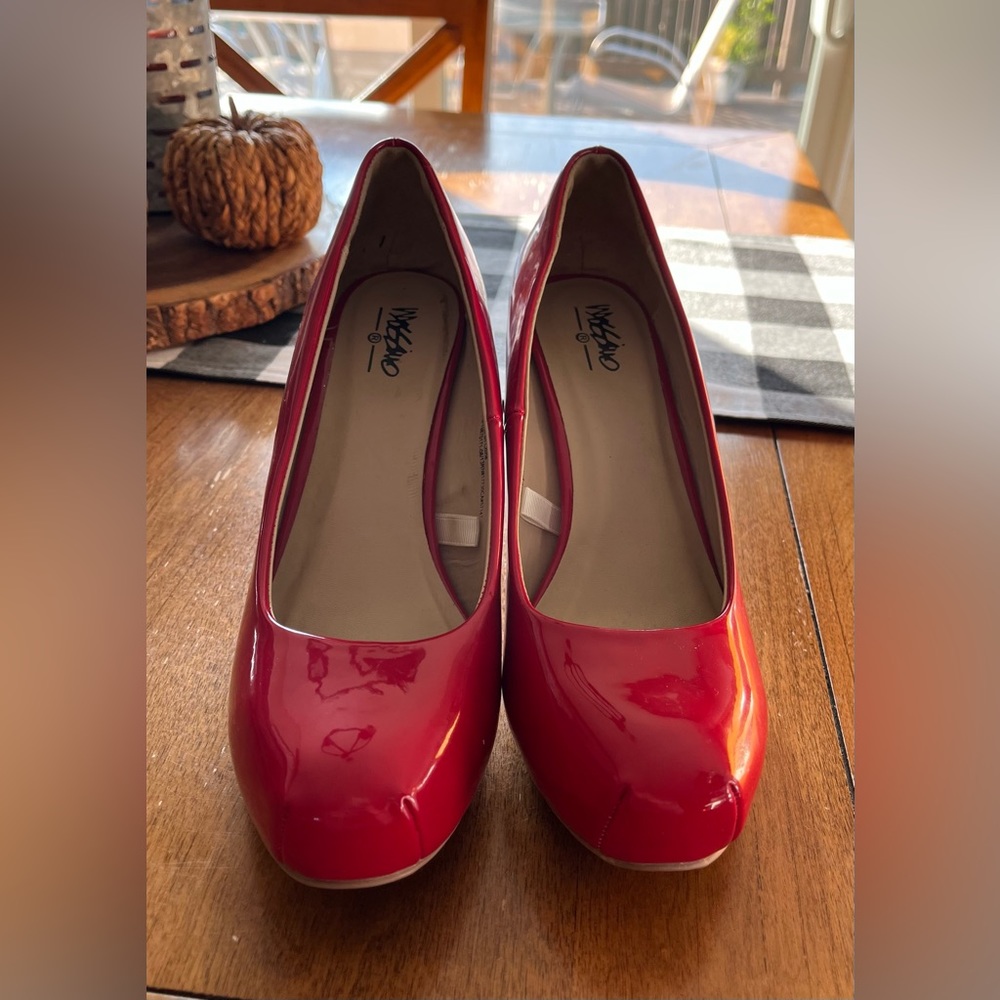 Red high heels. Size 8.5